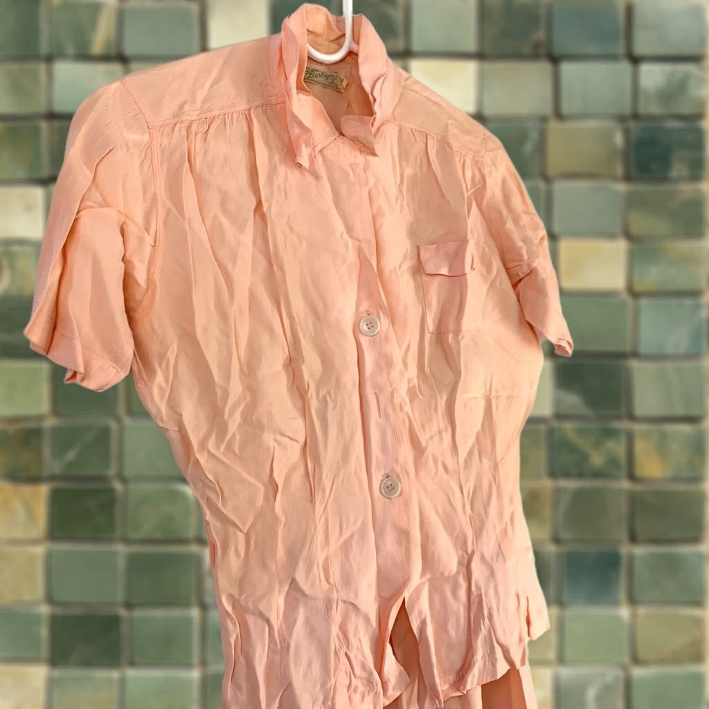 Vintage Vintage Barbizon Peach Rayon Pajamas Set with High Waist Pants Shirt 36" Chest 18" Waist 14" Rayon Outfit/Set Womens Size XL / US 12-14 / IT 48-50 - 1 Thumbnail