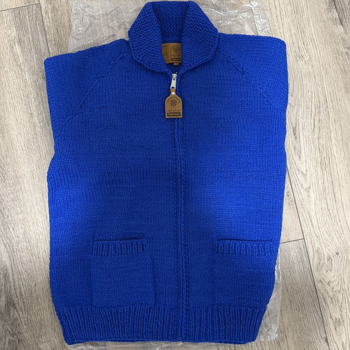 Supreme Supreme Box Logo Cowichan Sweater 'Royal' Size US S / EU 44-46 / 1 - 6 Thumbnail