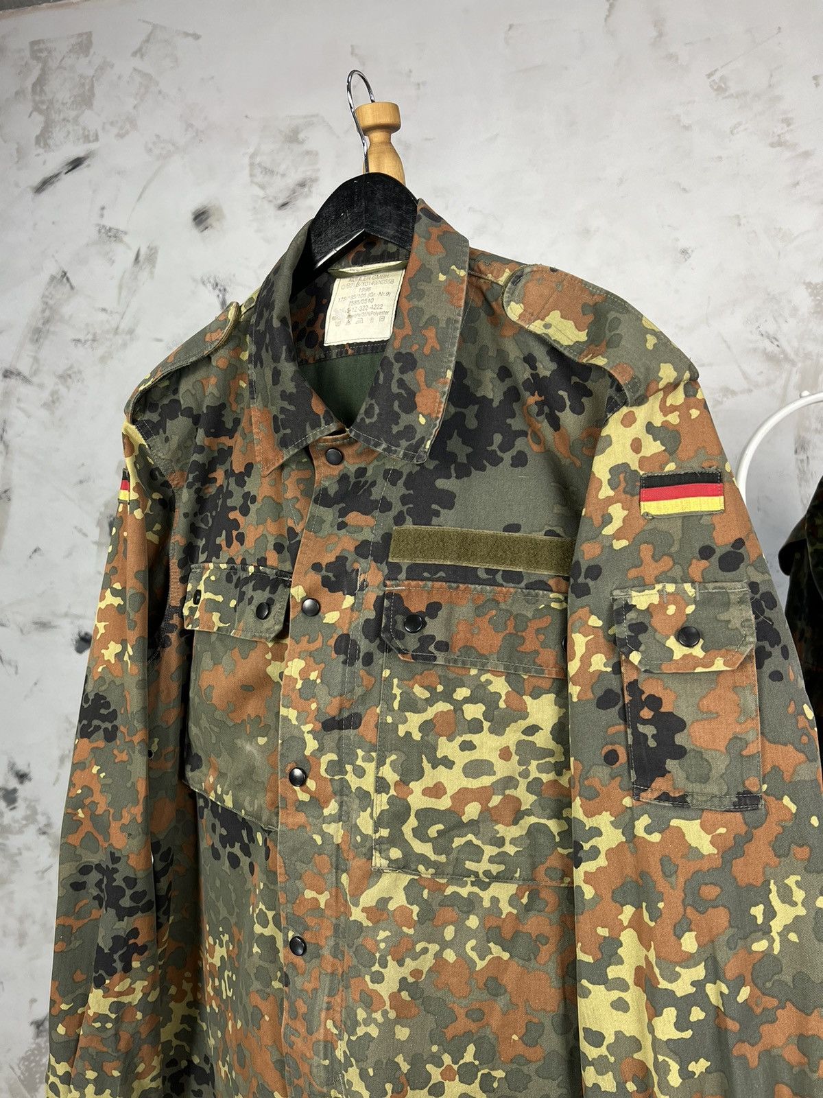 Vintage Vintage 1998 Germany Army Camo Shirt Jacket Size M - L Size US M / EU 48-50 / 2 - 2 Thumbnail