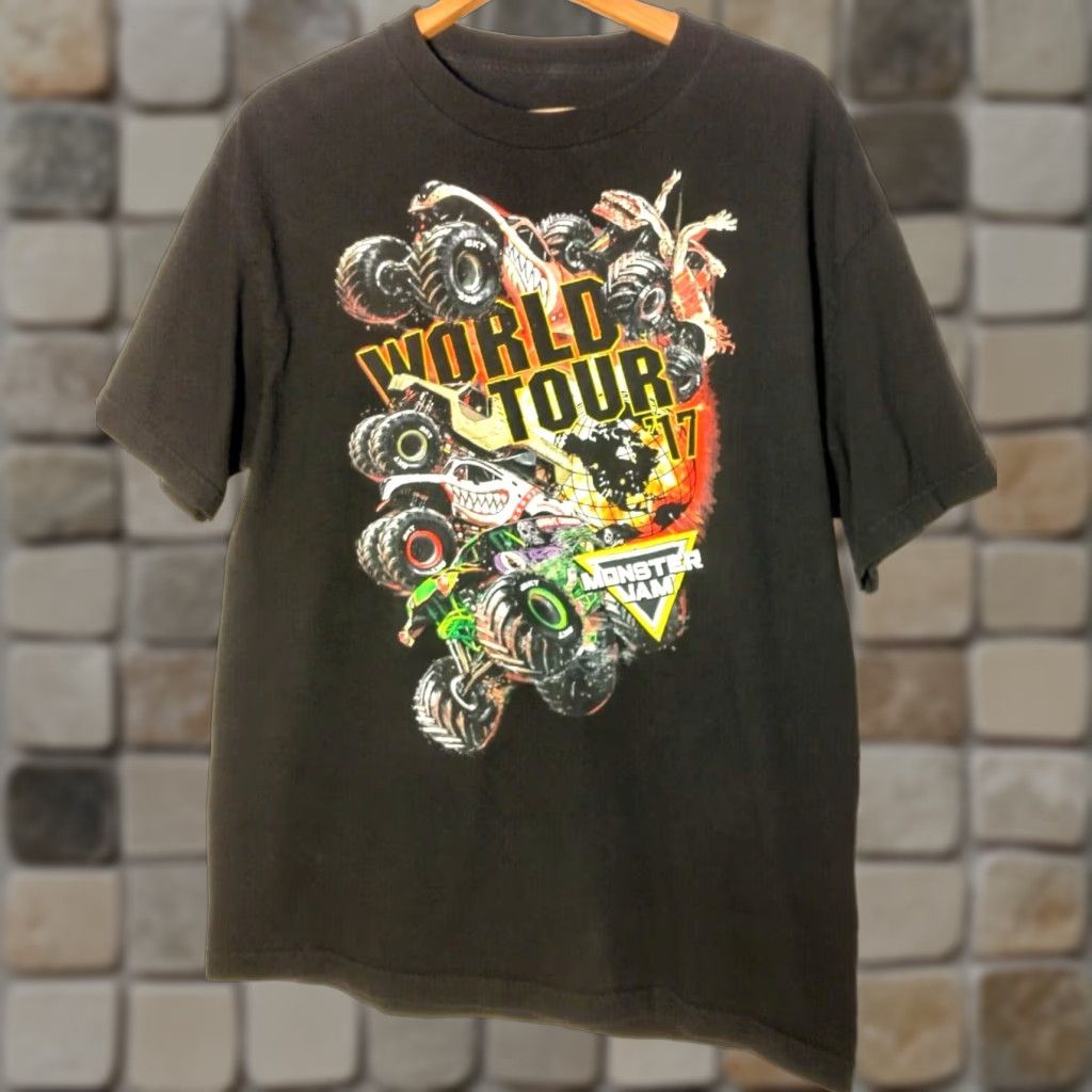 Vintage VINTAGE Monster Jam World Tour 2017 Shirt Men Large Grave Digger Black 4WD Trucks Monster Trucks Crew Neck Short Sleeve Cotton Blend Read Read? Size US L / EU 52-54 / 3 - 1 Thumbnail