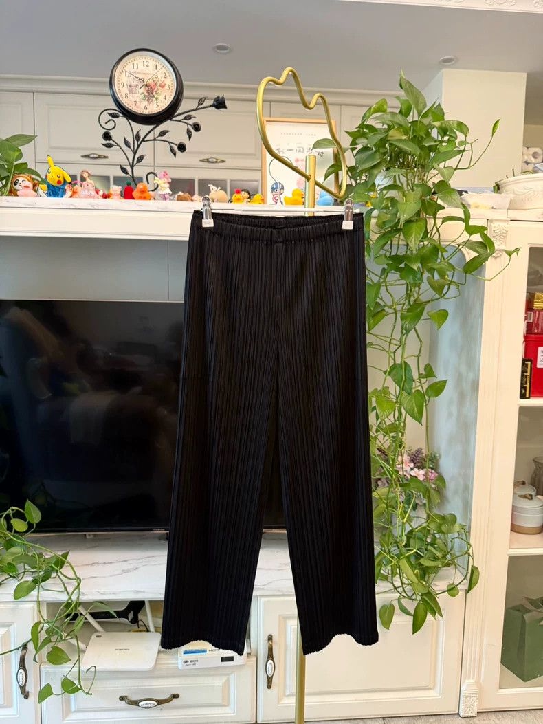 Issey Miyake Issey Miyake size:2 Black pleated trousers Size 31" - 2 Thumbnail