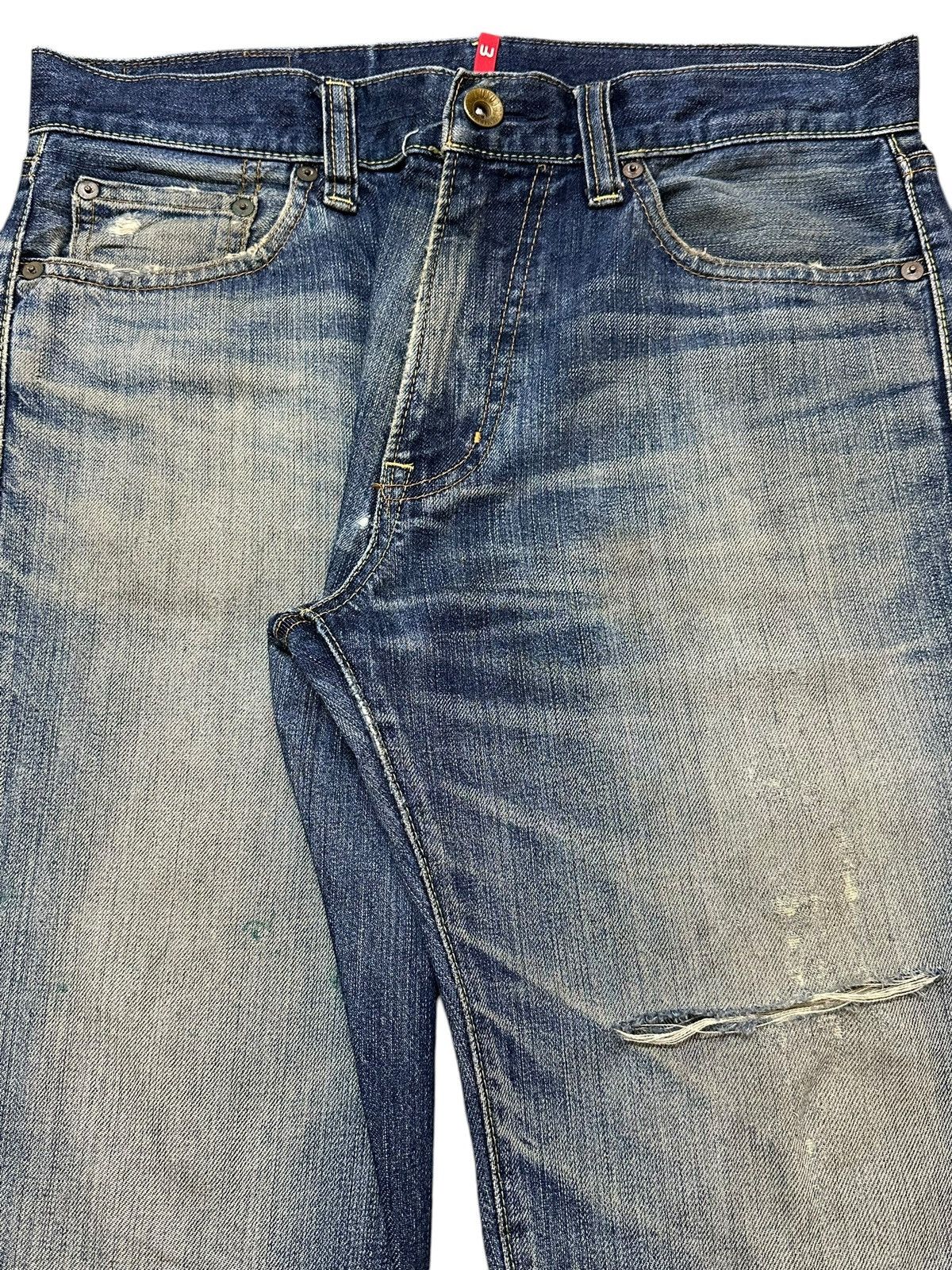 Uniqlo Vintage Japanese Uniqlo Blue Faded Wash Distress Loose Jeans Size US 32 / EU 48 - 4 Thumbnail