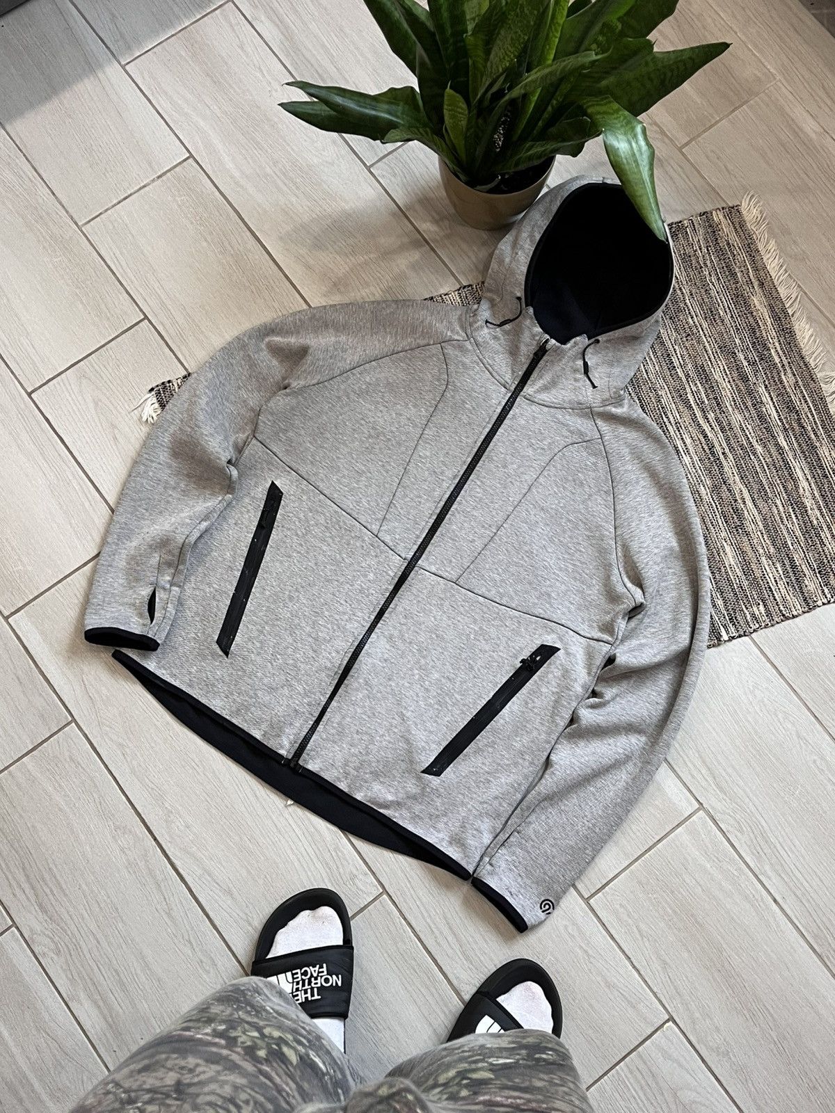 Champion Champion Zip Hoodie drill grey Tech Fleece style Size US L / EU 52-54 / 3 - 1 Thumbnail