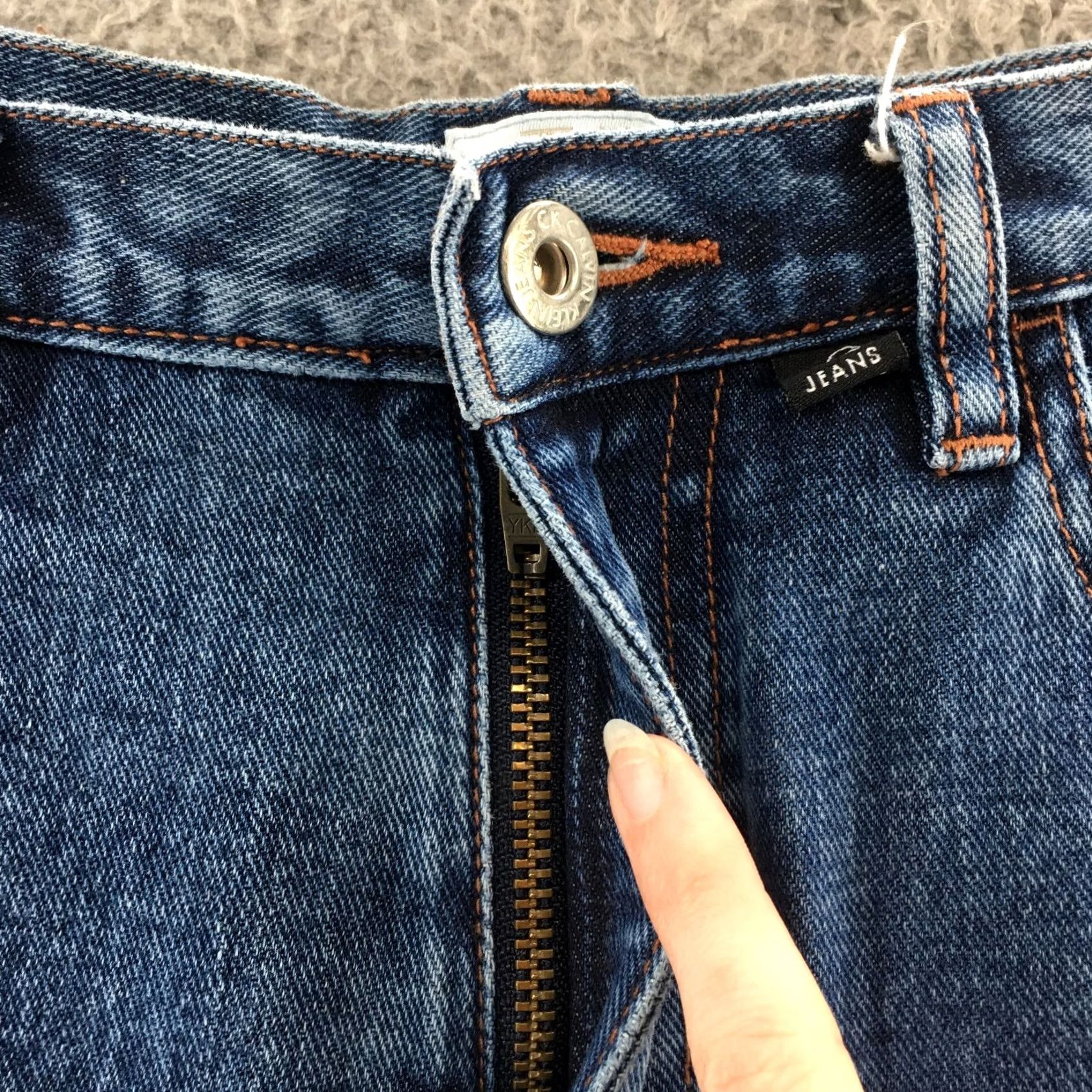 Calvin Klein Calvin Klein Capri Jeans Womens 7 Blue Denim Cotton High Rise Zip Capri Jeans Womens 7 Blue Denim Cotton High Rise Zip Size 28" / US 6 / IT 42 - 3 Thumbnail