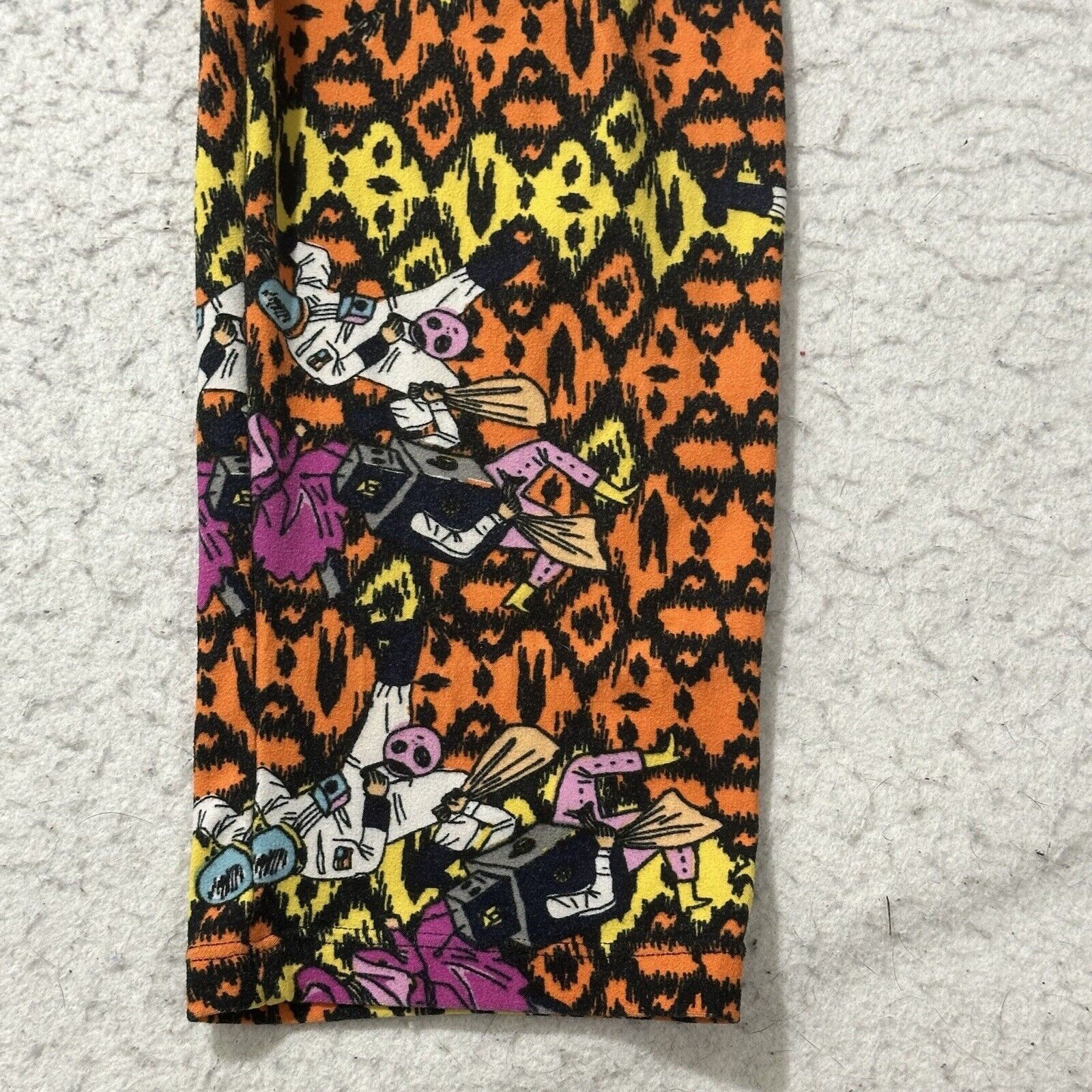 Other LuLaRoe TC2 18-26 Halloween Trick or Treat Pattern Leggings Size 42" / US 20 - 7 Thumbnail