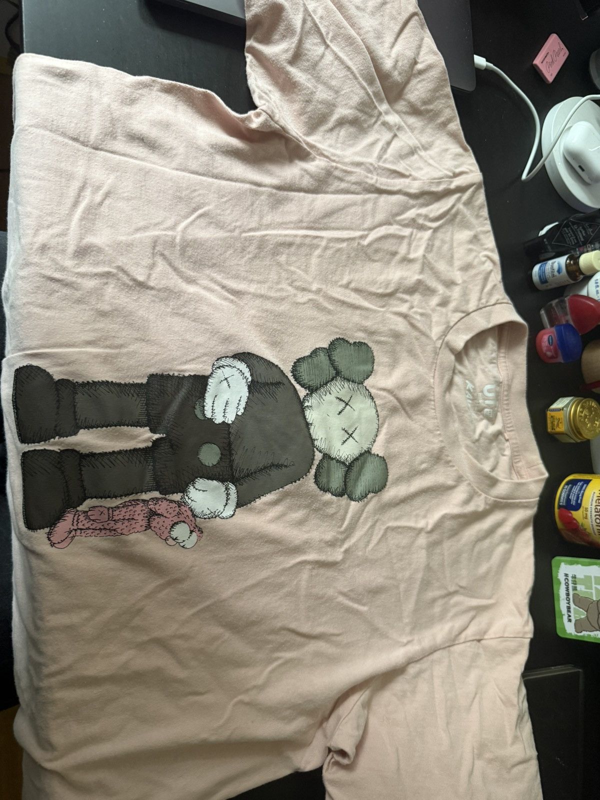 Kaws × Uniqlo Kaws uniqlo Size US M / EU 48-50 / 2 - 1 Thumbnail