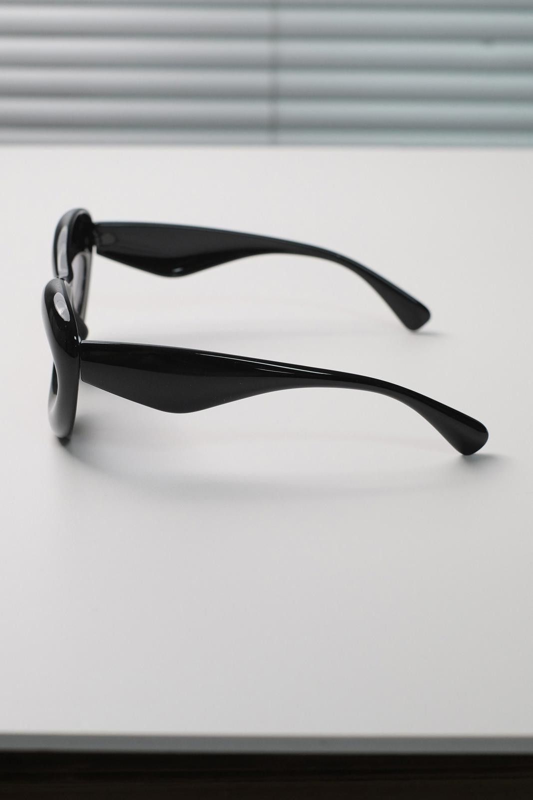 Other Y2k Vtg Futuristic Cat Eye Black Bold Sunglasses Unisex OS Size ONE SIZE - 5 Thumbnail