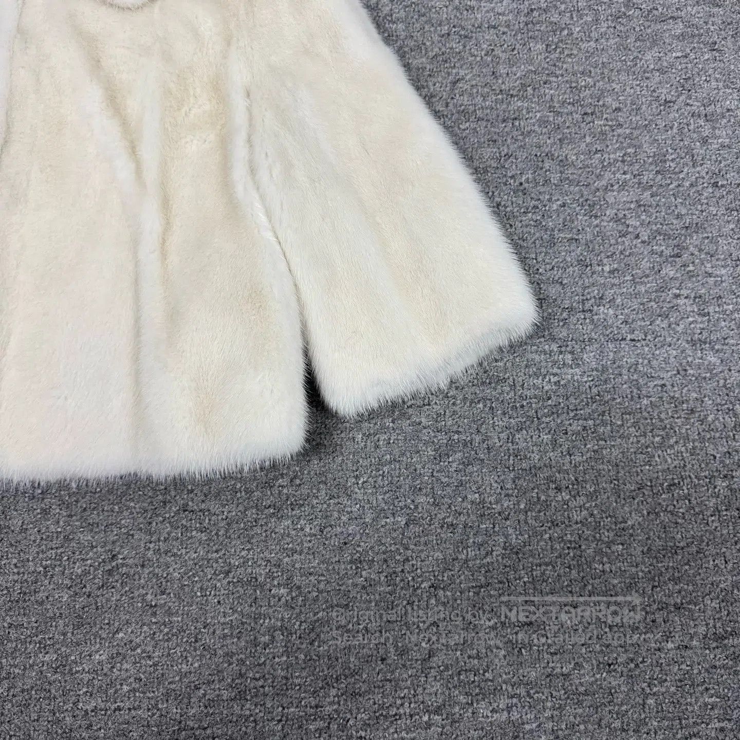 Fendi FENDI Short fur coat with white plush floral buttons| Size S / US 4 / IT 40 - 4 Thumbnail