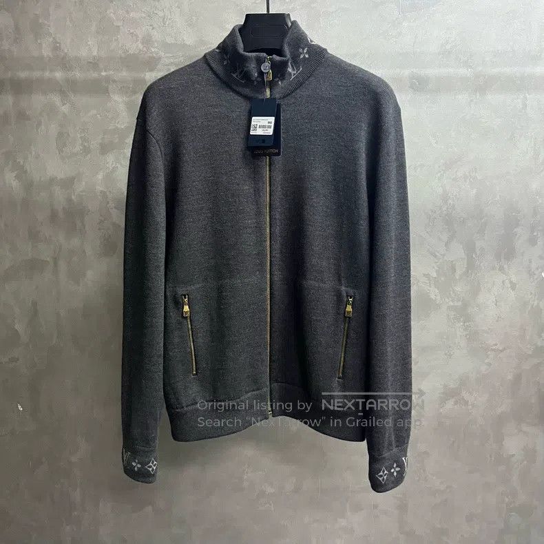 Louis Vuitton Louis Vuitton 25 Grey Printed Zip Stand Neck Long Sleeve J Size US M / EU 48-50 / 2 - 1 Thumbnail