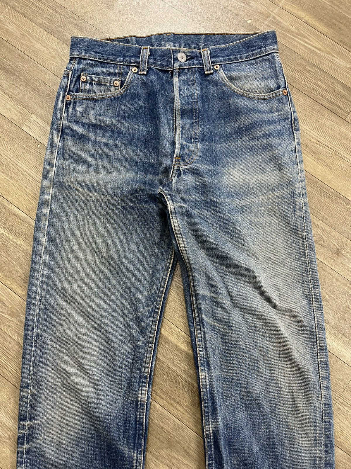 Levi's Vintage Clothing 🇺🇸1990s Vintage Levis 501XX LVC 31x36 Faded Straight Jeans Size US 30 / EU 46 - 2 Thumbnail