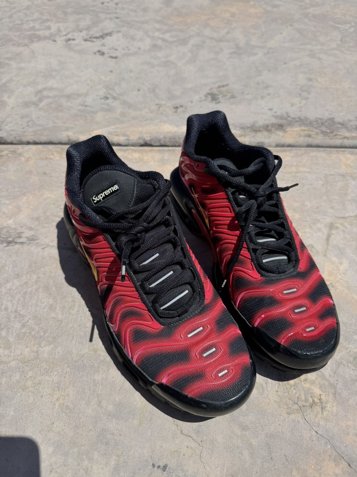 Nike × Supreme Nike Air Max Plus Supreme University Red Size US 10.5 / EU 43-44 - 4 Thumbnail