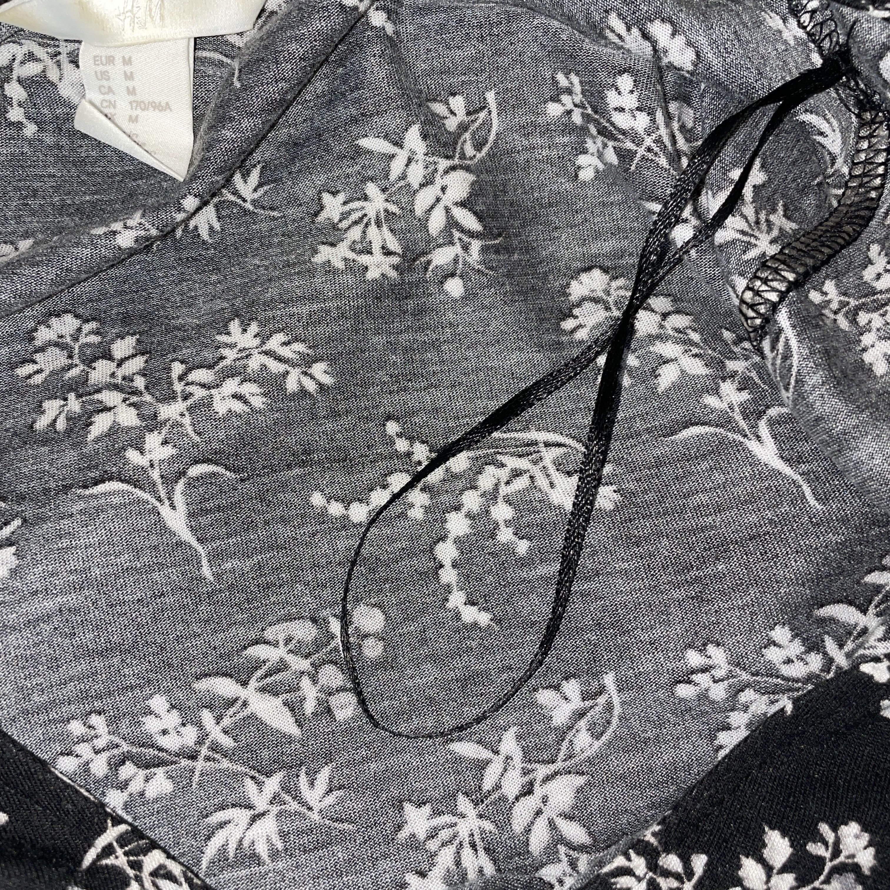 H&M H&M Women's V Neck Bell Sleeve Floral Print Blouse Sz M Size M / US 6-8 / IT 42-44 - 4 Thumbnail