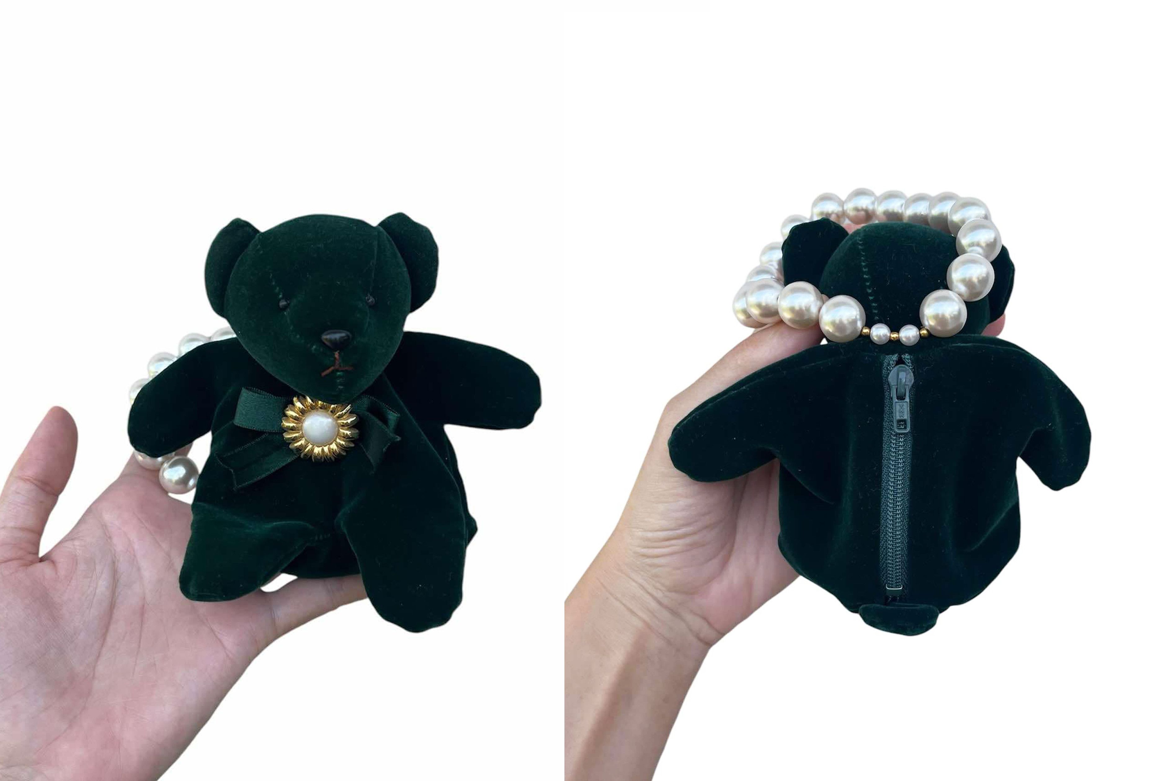 Vintage 3 Dimension Green Bear Wristlet coin purse with pearl strap Size ONE SIZE - 3 Thumbnail