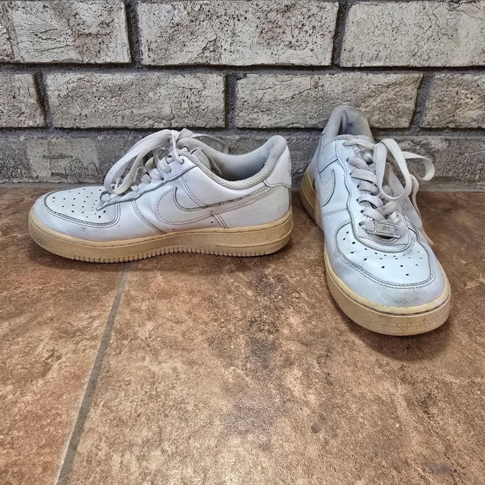 Nike White Basic | NIKE | Air Force 1 Sneaks Size US 6 / EU 39 - 3 Thumbnail