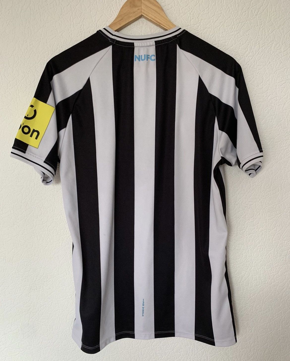 Castore NEWCASTLE UNITED CASTORE 2022/2023 HOME KIT SOCCER JERSEY Size US L / EU 52-54 / 3 - 6 Thumbnail