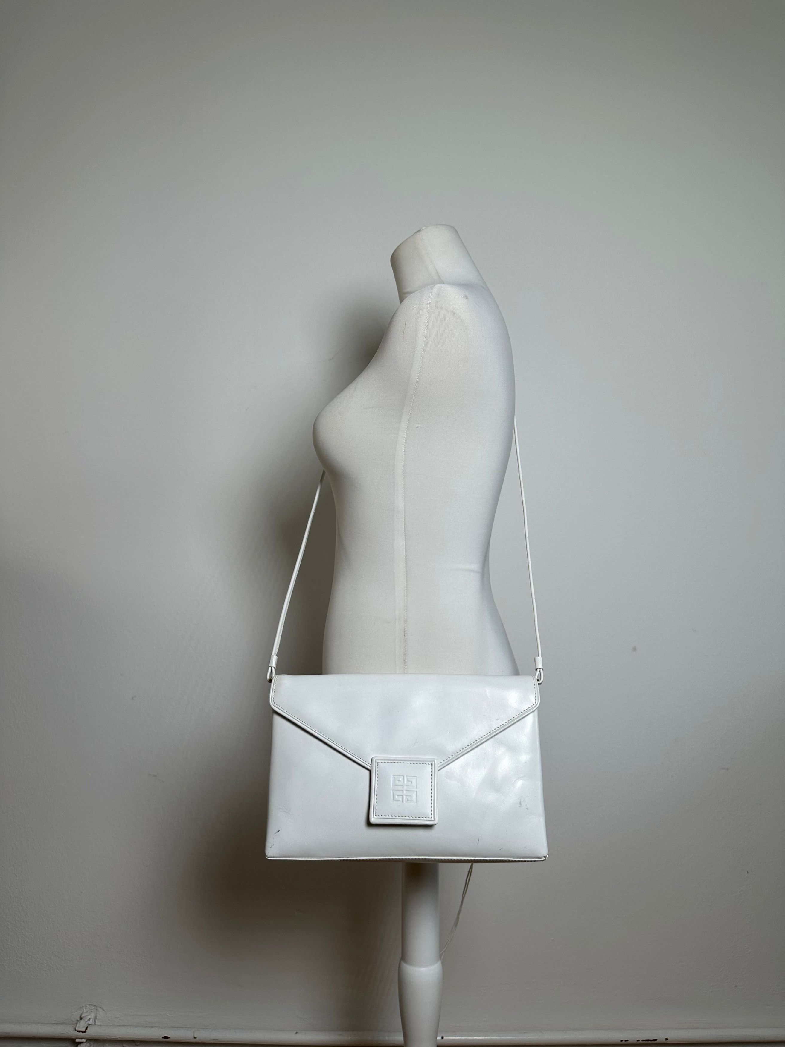 Givenchy Vintage 4G Logo Envelope Shoulder Bag White Leather Size ONE SIZE - 1 Thumbnail