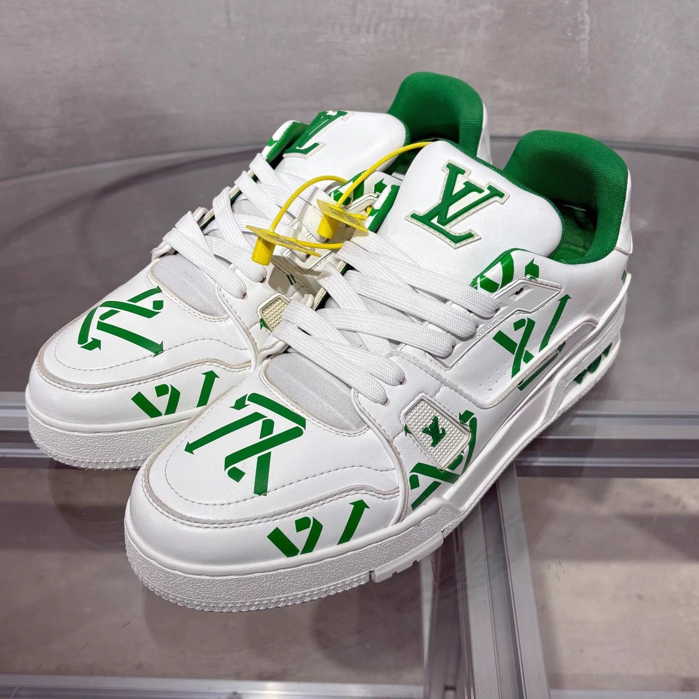 Louis Vuitton LV Trainer White Green Eco UK7 41 Size US 7 / EU 40 - 2 Thumbnail