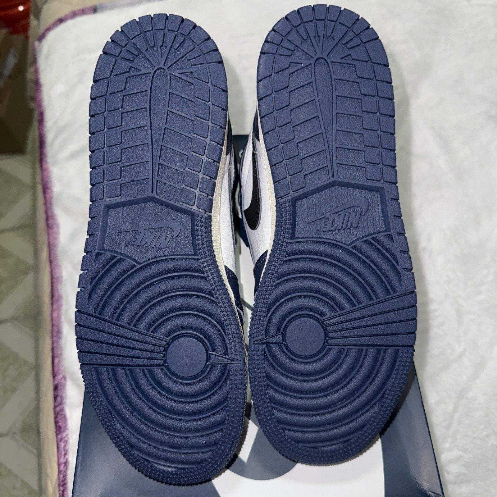 Nike Nike Air Jordan 1 Retro High OG Men 6.5y GS Midnight Navy Size US 6 / EU 39 - 5 Thumbnail