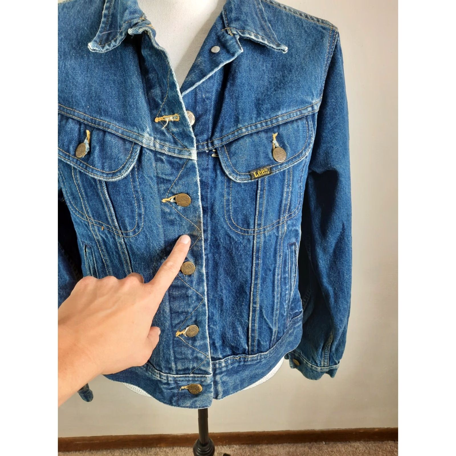 Lee VINTAGE Lee Denim Trucker Jacket Coat Womens Medium Distressed USA Blue Jean Jacket Size 32" / US 10 / IT 46 - 4 Thumbnail