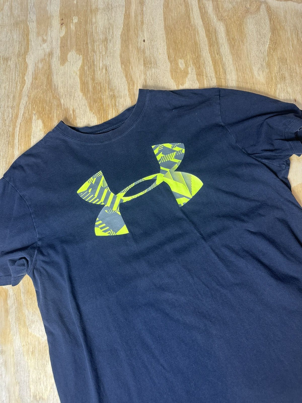 Under Armour Under Armour Black Blue Graphic Tee Neon Logo Shirt Large Size US L / EU 52-54 / 3 - 1 Thumbnail