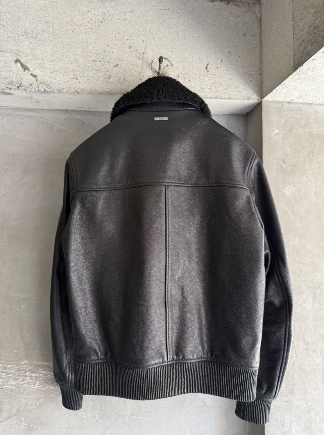 Hugo Boss HUGO BOSS Black Cow Leather Shearling Collar Jacket Size US S / EU 44-46 / 1 - 5 Thumbnail