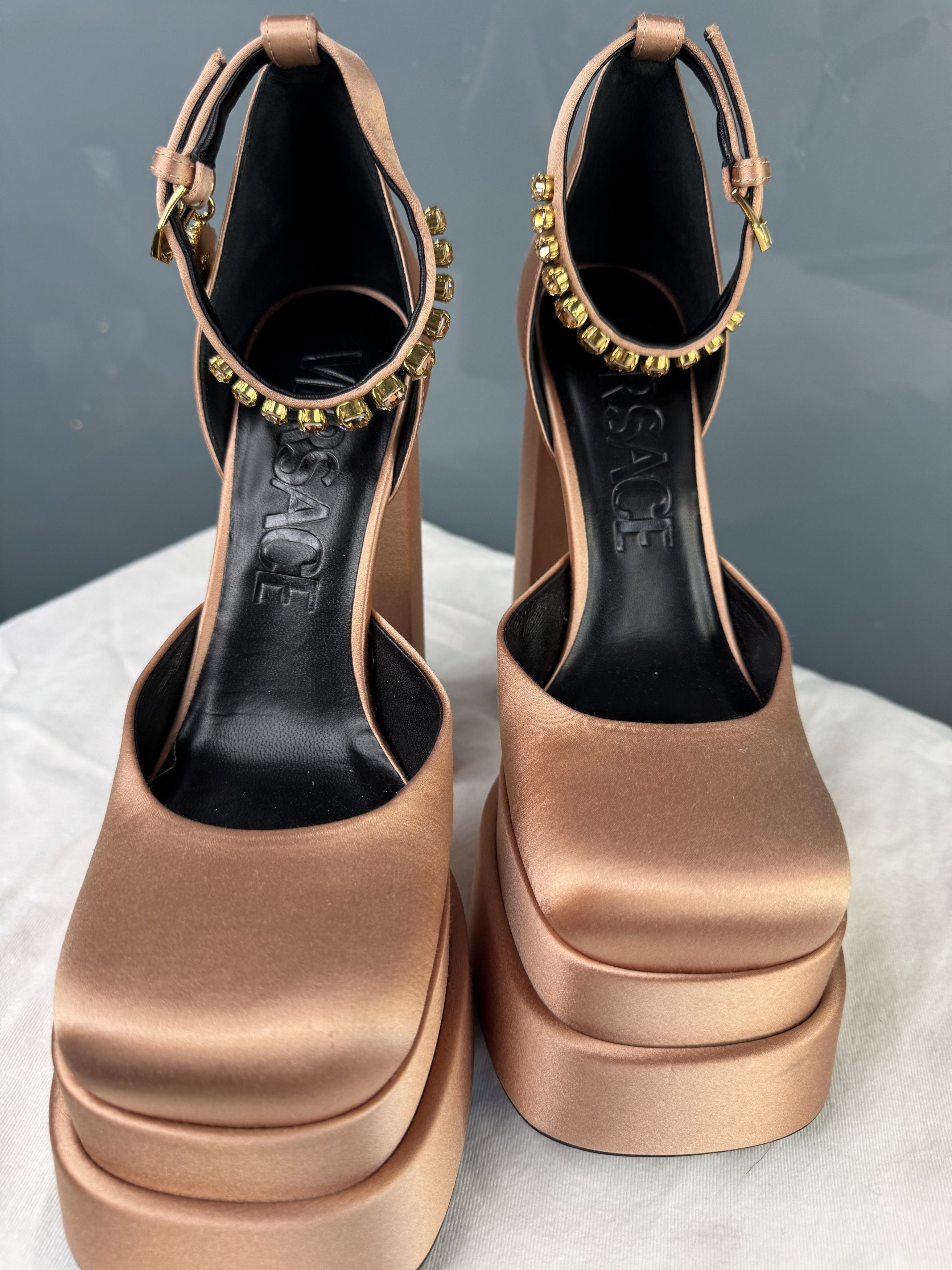 Versace Versace Pink Satin Medusa Platforms Size US 8.5 / IT 38.5 - 2 Thumbnail