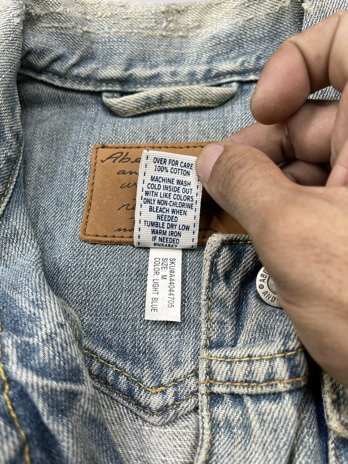Abercrombie & Fitch ABERCROMBIE FITCH Distressed Wash Denim Jacket Size M / US 6-8 / IT 42-44 - 8 Thumbnail