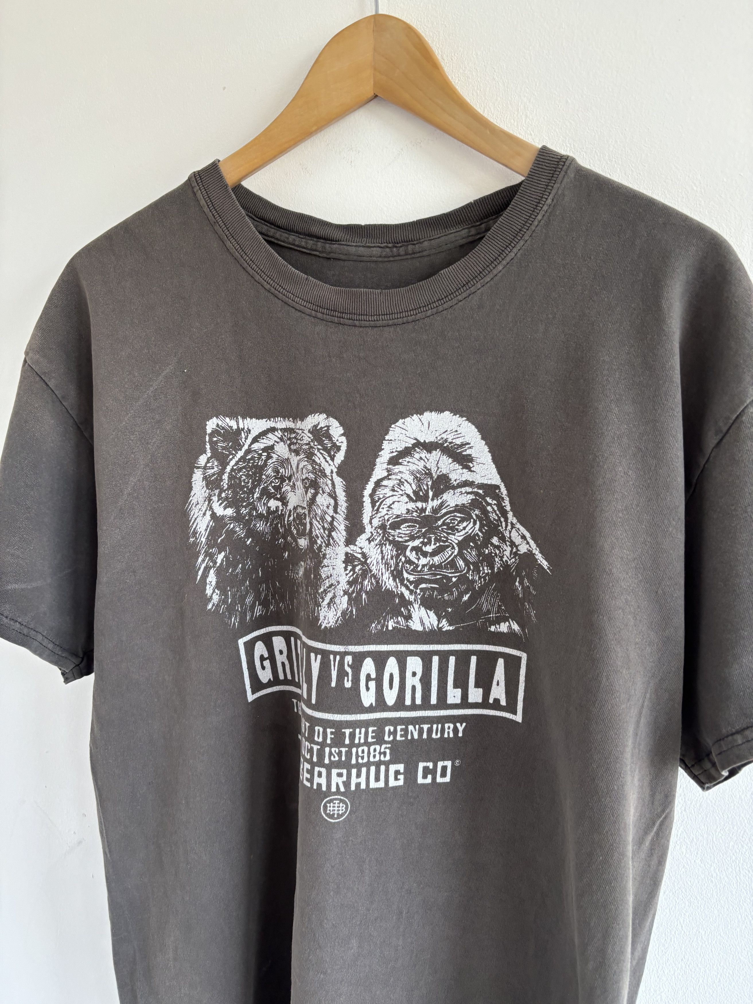 Dakota Grizzly Vintage Faded Grizzly vs Bear Animal Art Tee Size US L / EU 52-54 / 3 - 2 Thumbnail