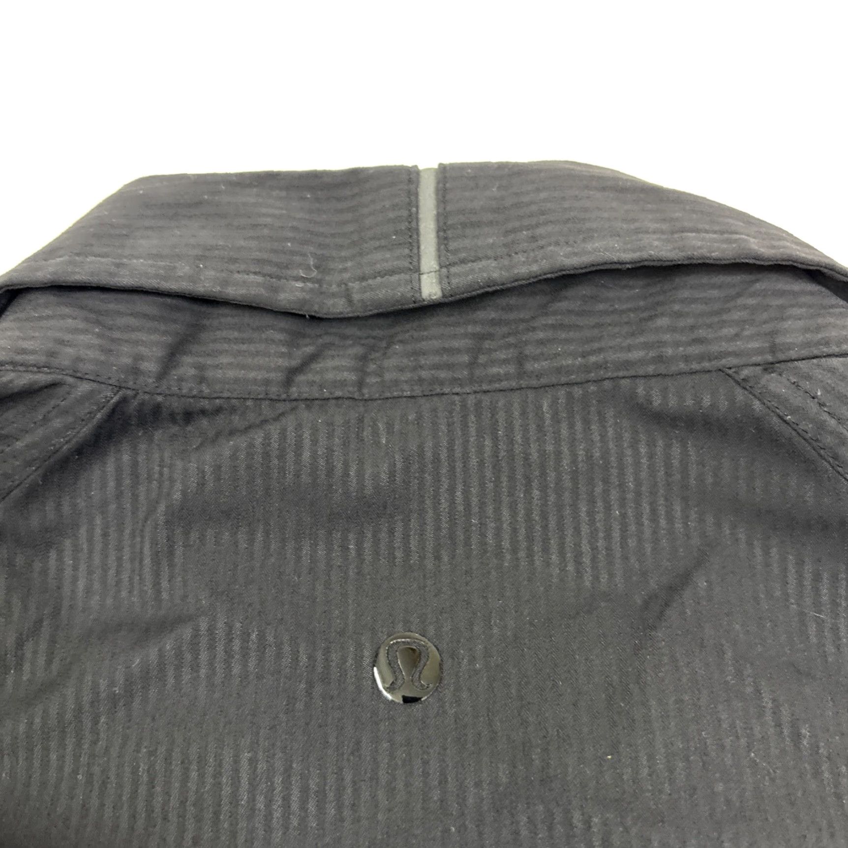 Lululemon Lululemon Black Striped Hidden Button Short Sleeve Shirt Mens Large Performance Shirt Size US L / EU 52-54 / 3 - 6 Thumbnail