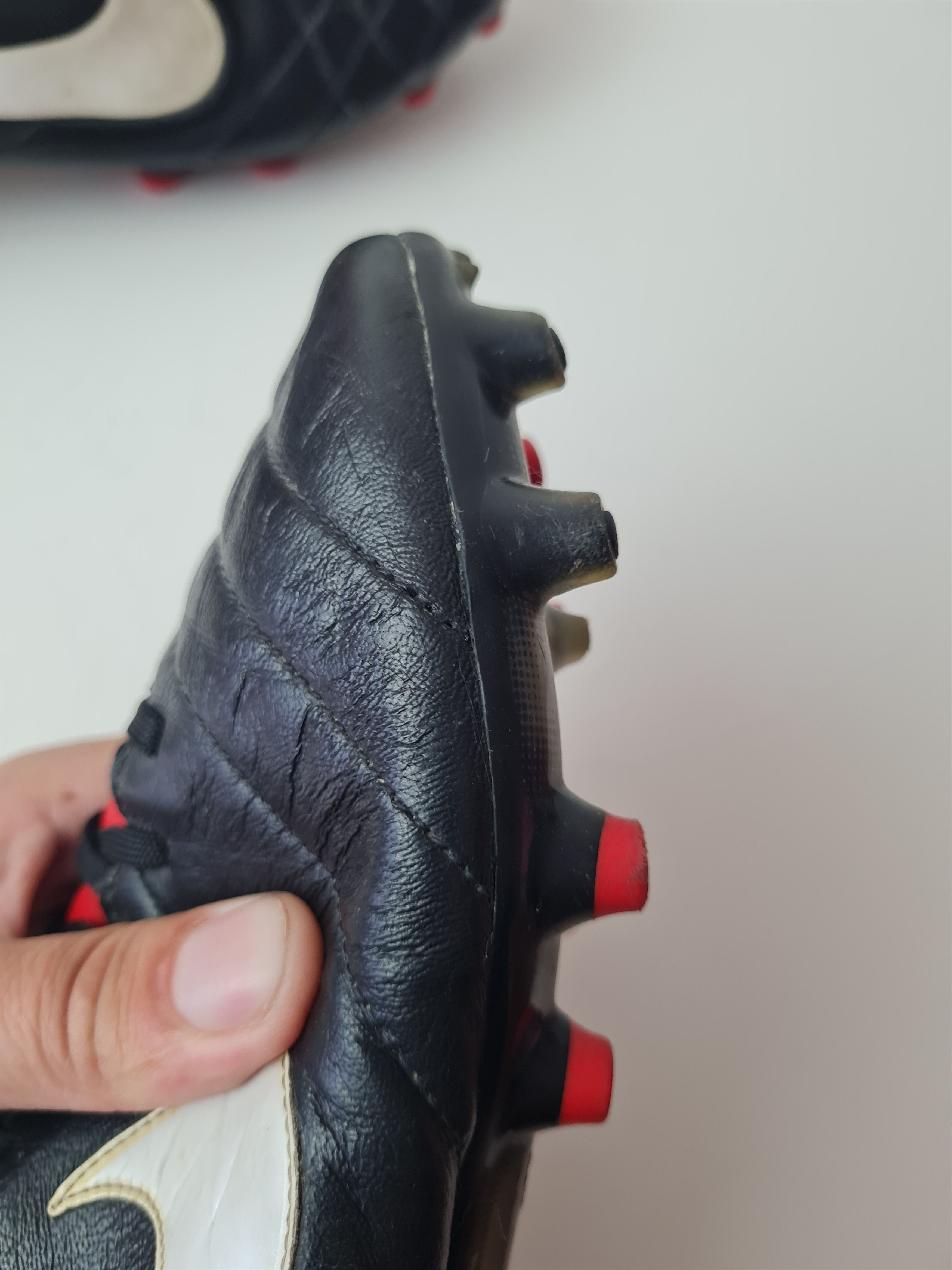 Nike Football cleats boots 2012 454309-010 NIKE TIEMPO MYSTIC Size US 9 / EU 42 - 9 Thumbnail