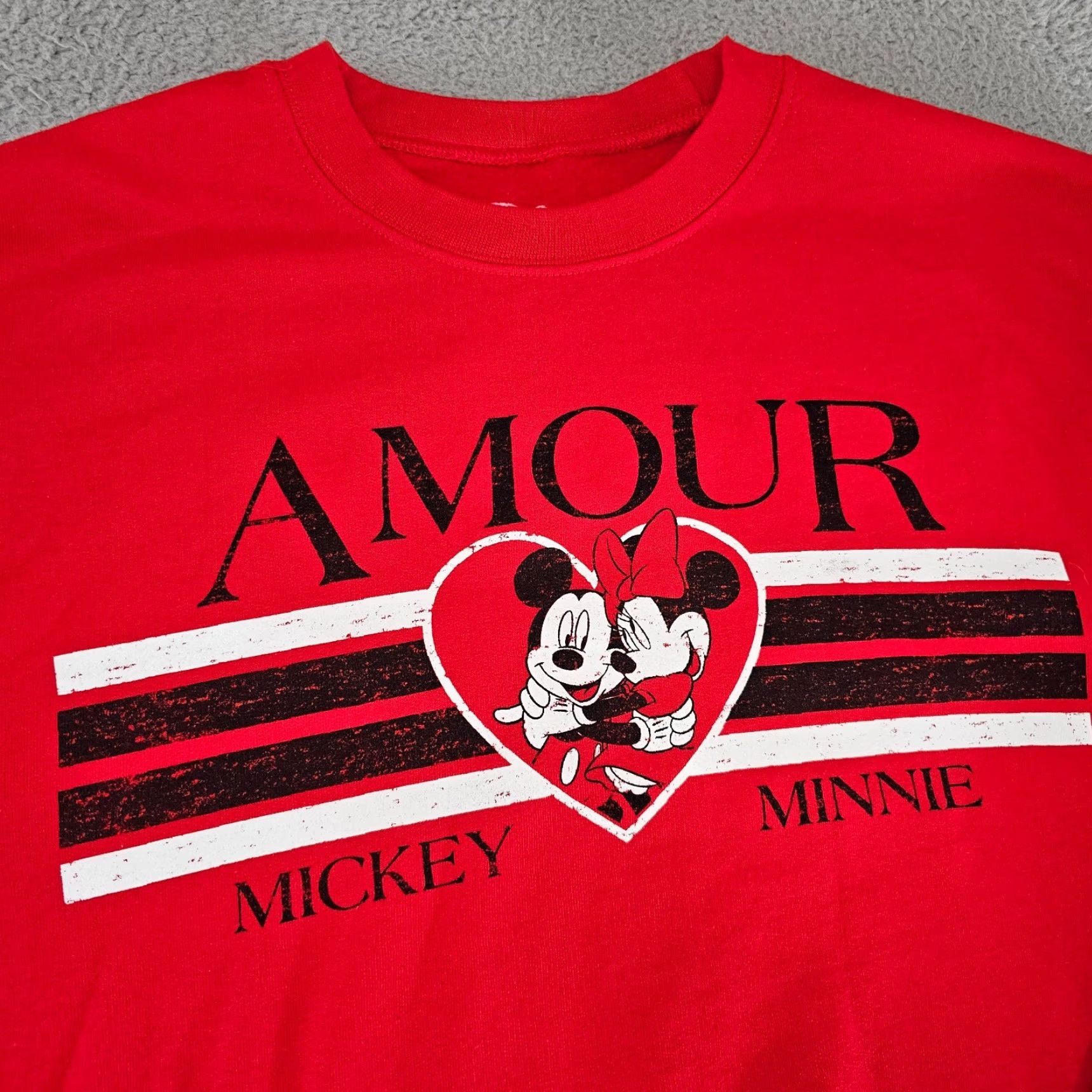 Disney Disney Sweatshirt Womens Medium Amour Love Print Fleece Minnie Mouse Logo Graphic Disney Size M / US 6-8 / IT 42-44 - 2 Thumbnail