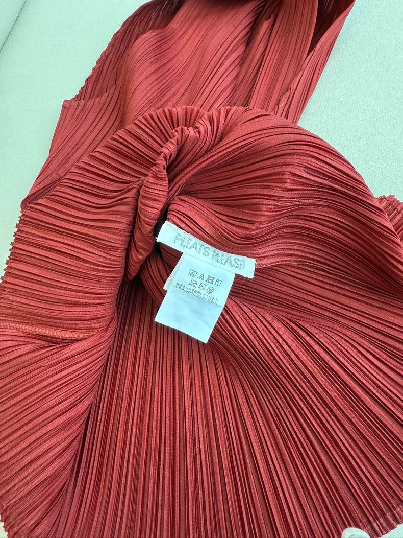 Issey Miyake Issey Miyake size:one size Red pleated vest Size S / US 4 / IT 40 - 2 Thumbnail