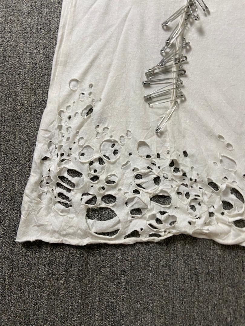 Japanese Brand Glad News Brand Distressed Safety Pin Tshirt (201) Size XS / US 0-2 / IT 36-38 - 5 Thumbnail