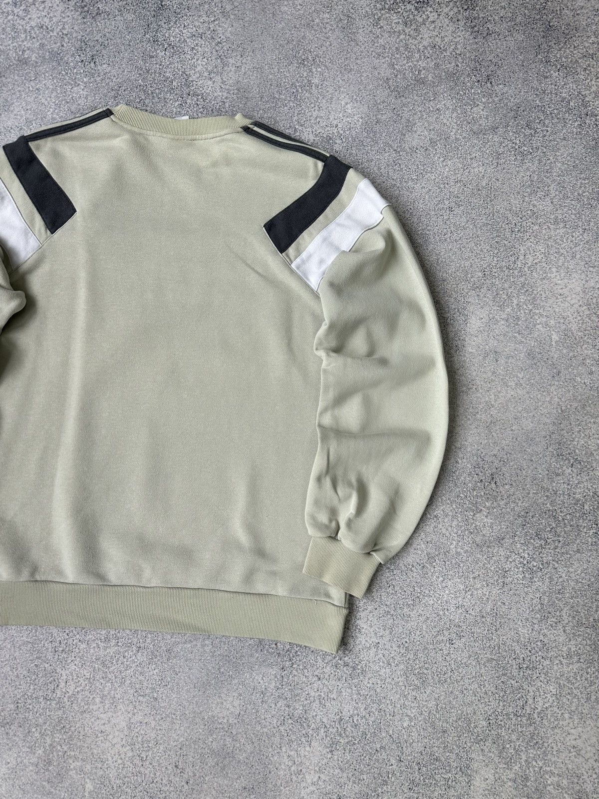 Adidas Vintage Adidas Beige Streetwear Sweatshirt Size US M / EU 48-50 / 2 - 8 Thumbnail