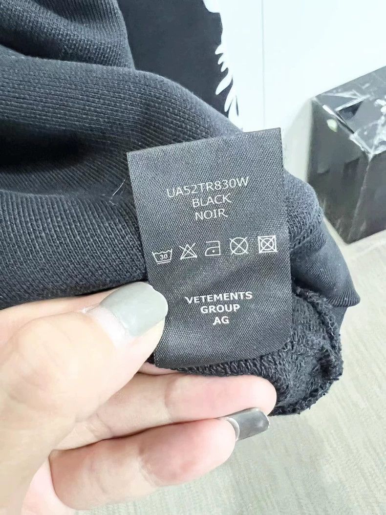 Vetements Vetements 21FW Black Logo Print Oversized Hooded Sweatshir Size US S / EU 44-46 / 1 - 6 Thumbnail