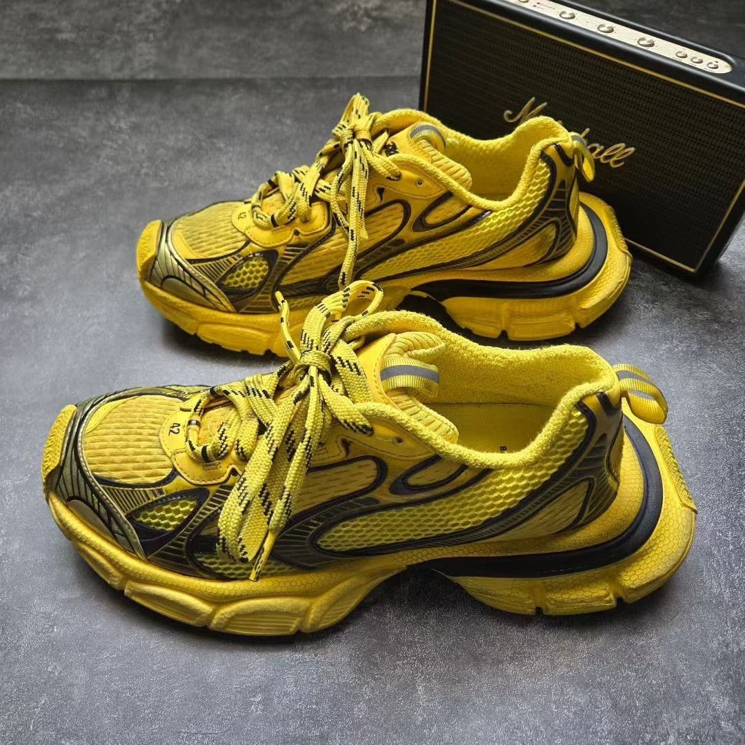 Balenciaga Balenciaga Yellow Lowtop Sneakers XXXL Men Size US 10 / EU 43 - 1 Thumbnail