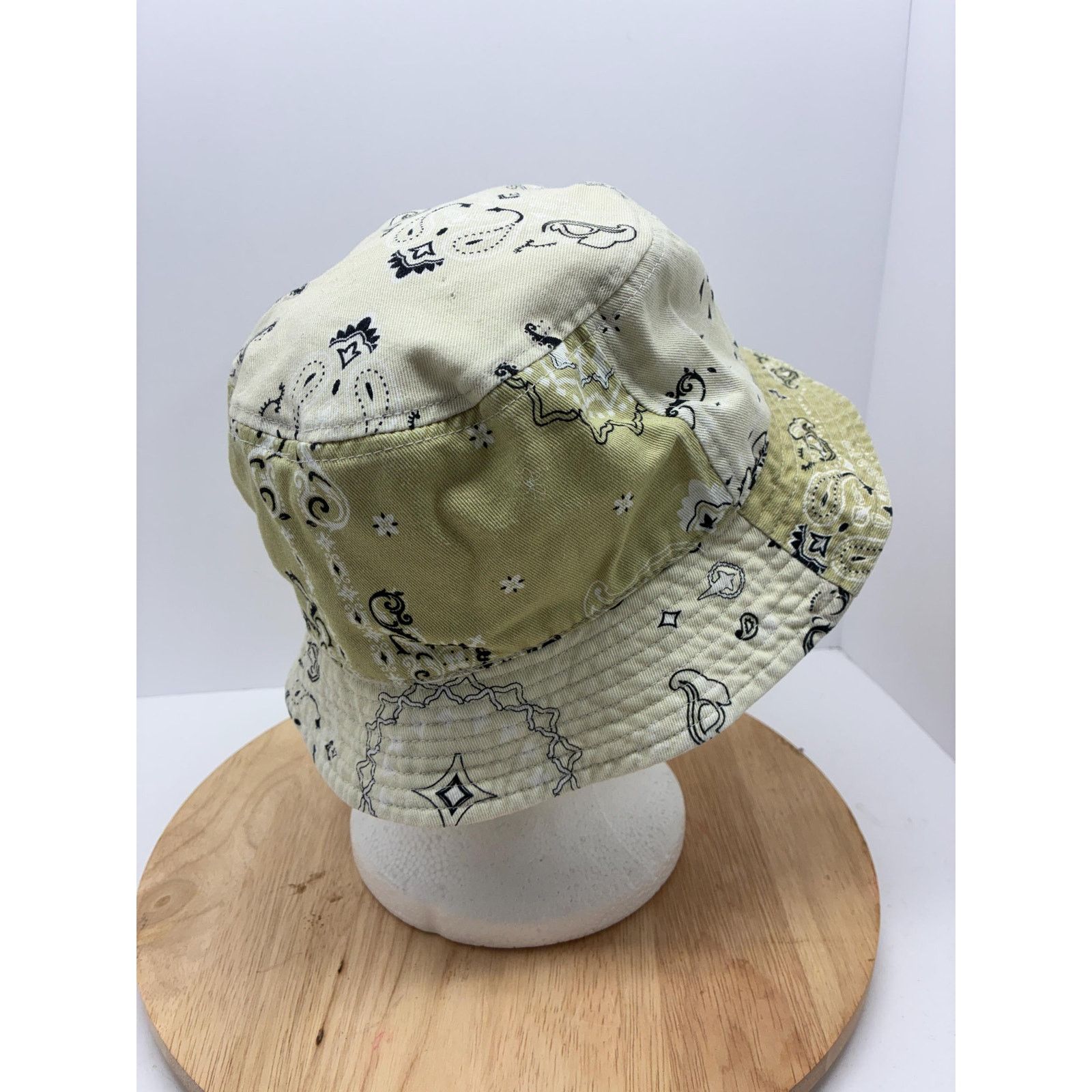Urban Outfitters Urban Outfitters Bandana Bucket Hat | Y2K Cotton Sun Hat Size ONE SIZE - 6 Thumbnail