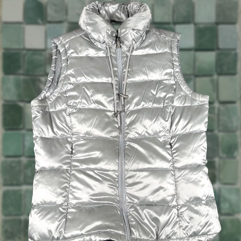 Calvin Klein Calvin Klein Silver Puffer Vest Women Small Down Fill Lightweight Padded Zip Full Zip Pockets Quilted Outdoor Casual Travel Sleeveless Vest Size S / US 4 / IT 40 - 1 Thumbnail