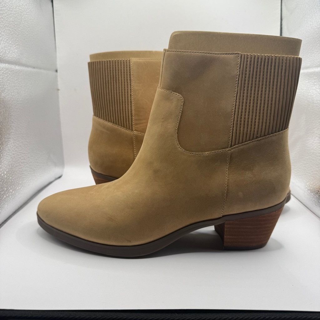 Vionic Women's Vionic Shantelle Boots Size 9.5W Tan Size US 9 / IT 39 - 1 Thumbnail