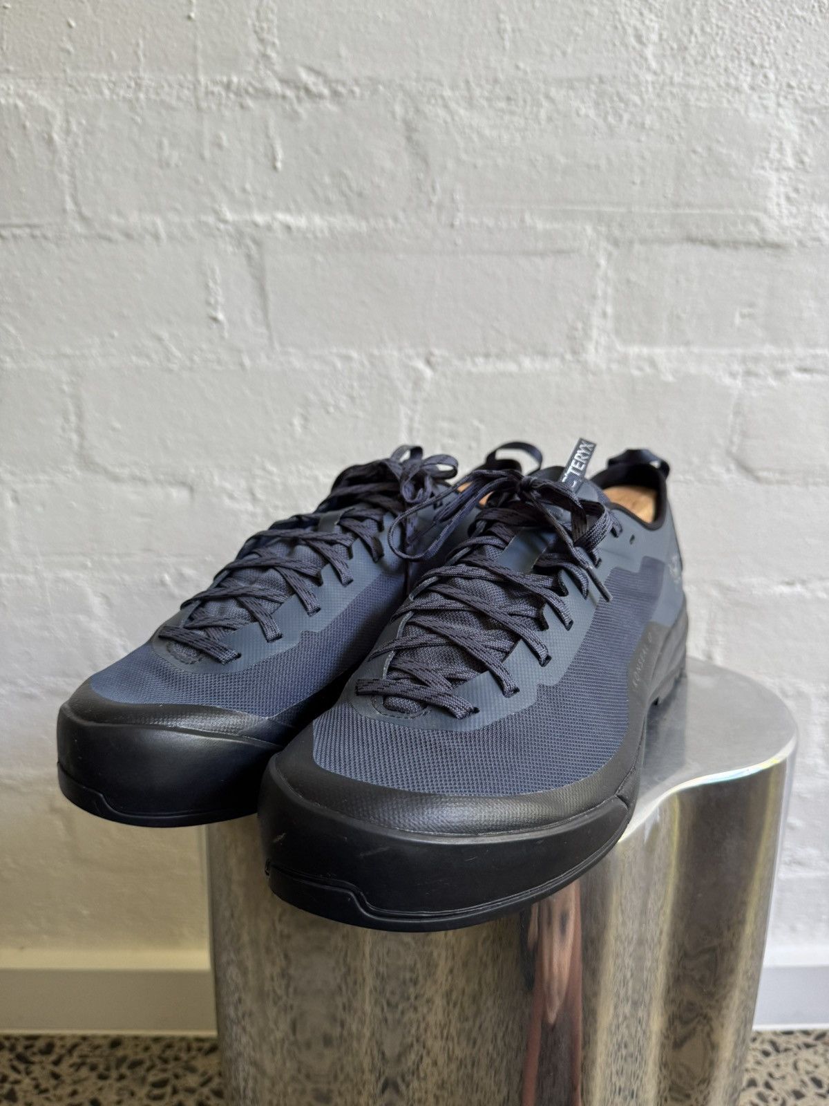 Arc'teryx BNWOT Arc’teryx Konseal LT approach shoes Size US 10 / EU 43 - 1 Thumbnail