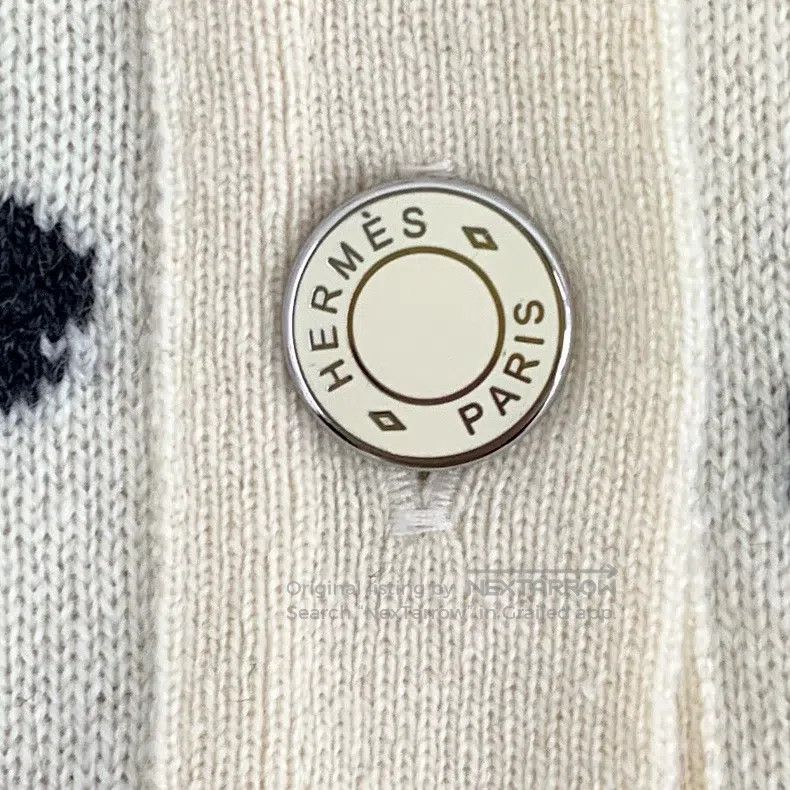 Hermes Hermes Beige Four-Leaf Clover Embroidered Cashmere Crewnec Size XXS / US 00 / IT 34 - 5 Thumbnail