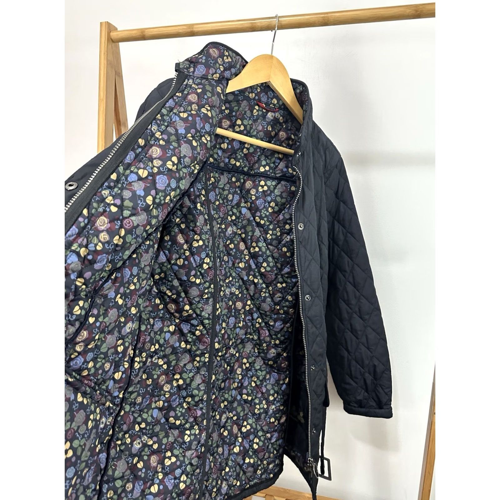 Barbour Barbour Jacket Quilted Navy Floral Lined Belted Size 12 Womens USA 12 UK 16 Ships Barbour Quilted Jacket Womens Navy Floral Belted Size 12 US 12 UK 16 Size XL / US 12-14 / IT 48-50 - 6 Thumbnail