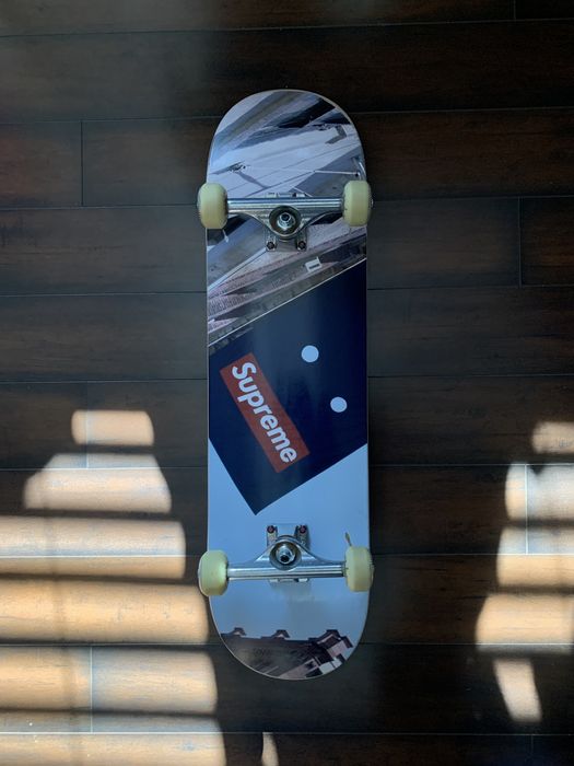 Supreme banner outlet skateboard