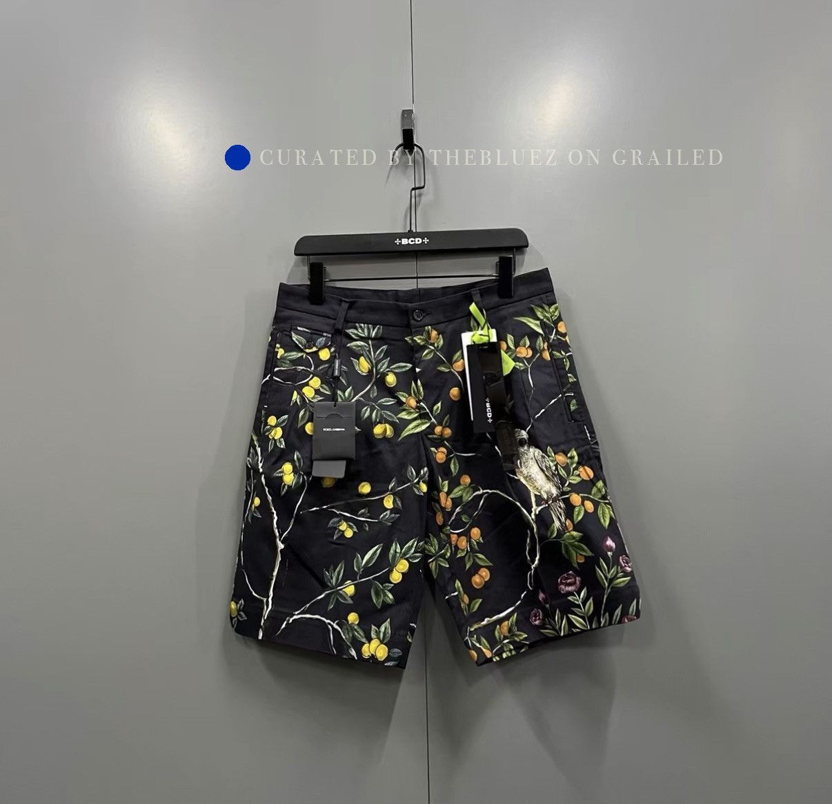 Dolce & Gabbana All-Over Botanical Print Black Shorts Size US 30 / EU 46 - 1 Thumbnail