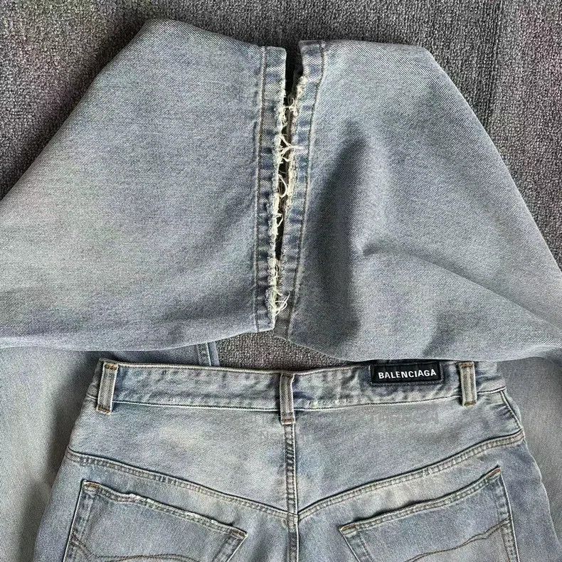 Balenciaga Balenciaga size M Vintage high-waisted, water-washed Baggy Size US 28 / EU 44 - 7 Thumbnail