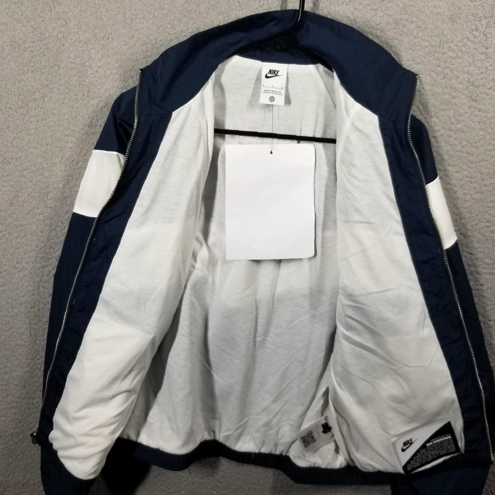 Nike Nike Windrunner Women's Small UV Woven Full-Zip Jacket FV6304-478 Sample Size S / US 4 / IT 40 - 3 Thumbnail