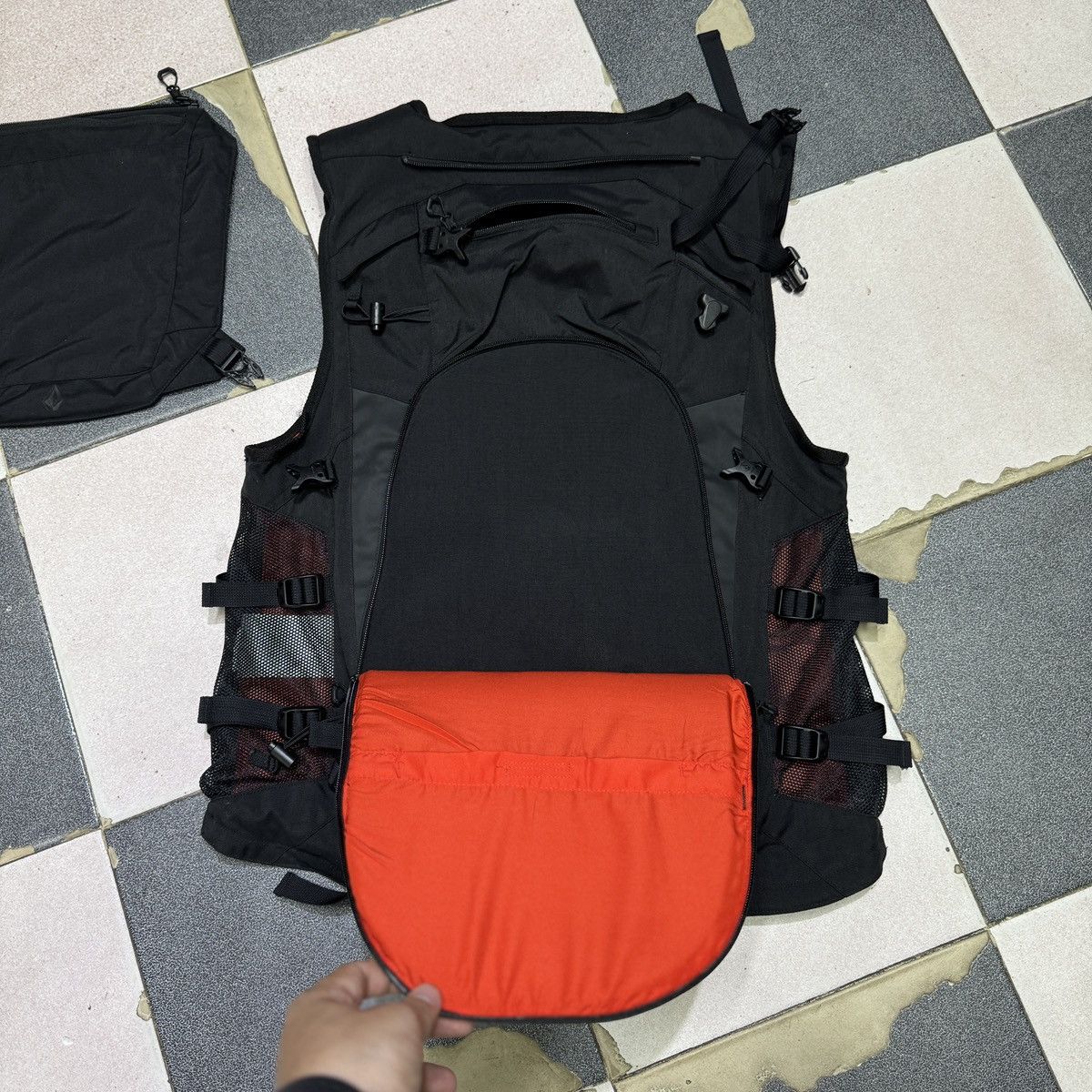 Volcom IGUCHI SLACK VEST - BLACK Size US S / EU 44-46 / 1 - 9 Thumbnail