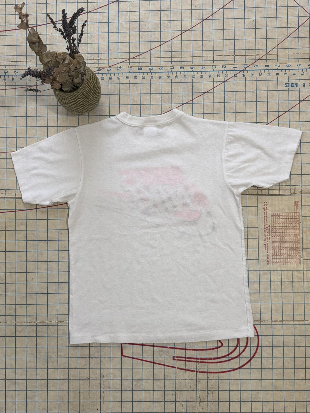 Nike × Vintage Vintage 80’s Nike Graphics Tee White Women’s Medium Size M / US 6-8 / IT 42-44 - 8 Thumbnail