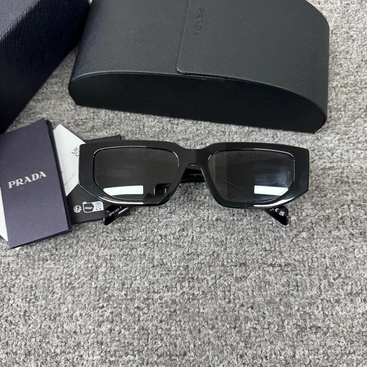 Prada Prada Black-framed triangular narrow-frame sunglasses| Size ONE SIZE - 3 Thumbnail