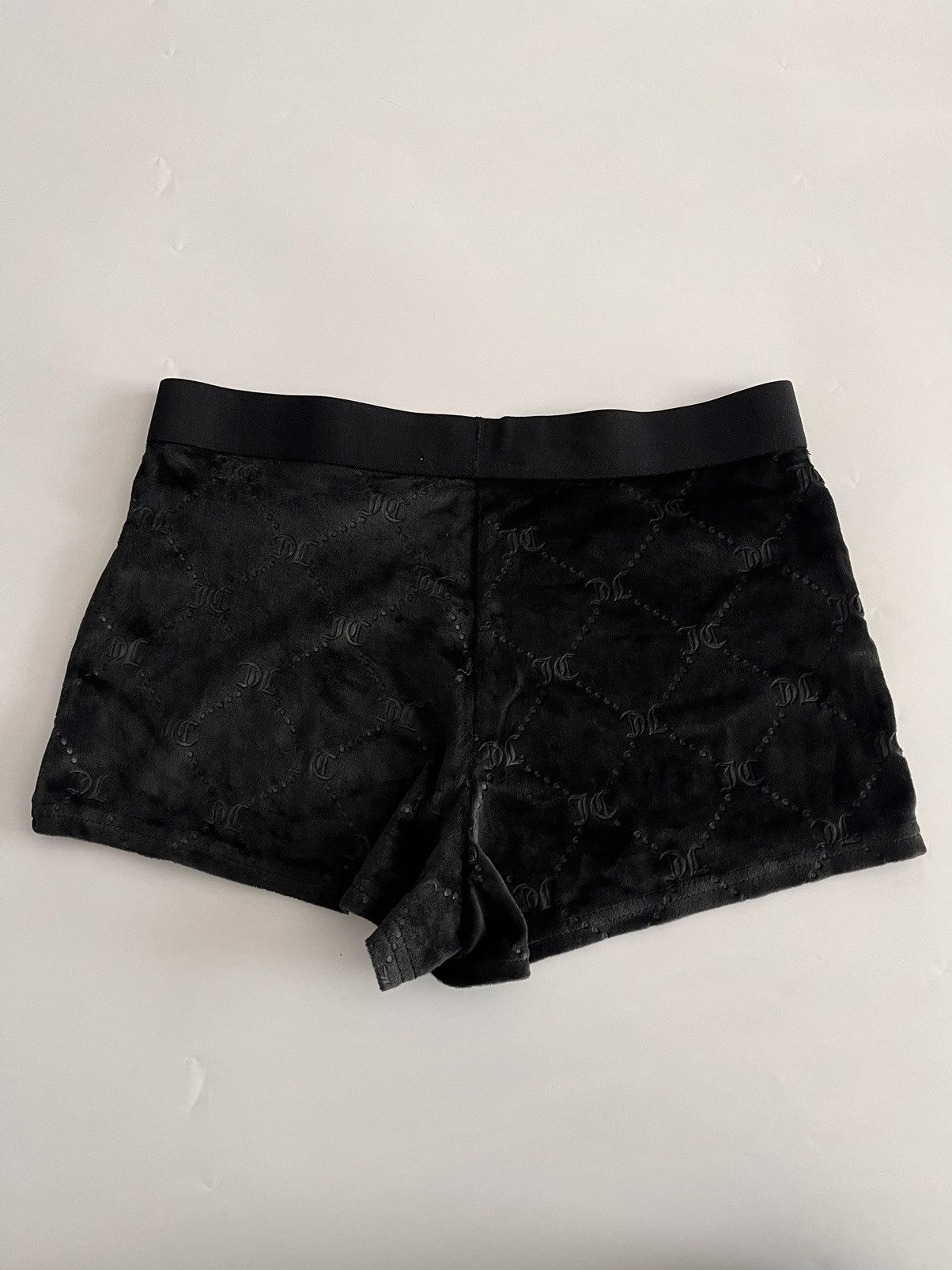 Juicy Couture Brand new Juicy Couture velvet shorts Size 27" / US 4 / IT 40 - 5 Thumbnail